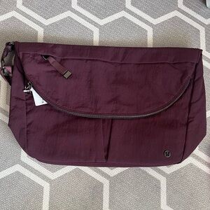 Lululemon All Night Festival Bag 5L *Black Cherry*